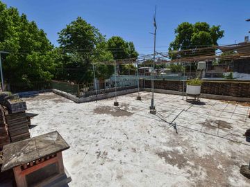 VENTA CASA 2 DORMITORIOS, COCHERA ECHESORTU