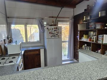 Venta casa dos dormitorios, pileta, Albarellos