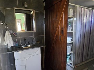 Venta casa dos dormitorios, pileta, Albarellos