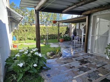 Venta casa dos dormitorios, pileta, Albarellos