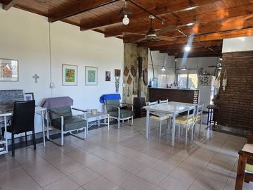 Venta casa dos dormitorios, pileta, Albarellos