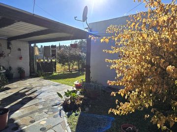 Venta casa dos dormitorios, pileta, Albarellos