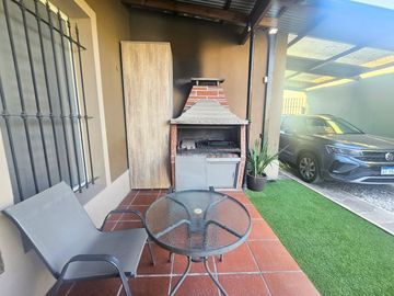VENTA CASA TRES AMBIENTES PILETA APTO CRÉDITO