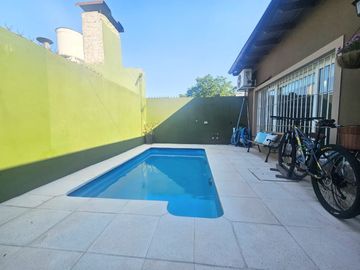 VENTA CASA TRES AMBIENTES PILETA APTO CRÉDITO