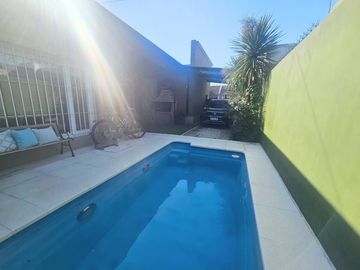 VENTA CASA TRES AMBIENTES PILETA APTO CRÉDITO