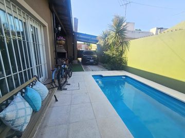 VENTA CASA TRES AMBIENTES PILETA APTO CRÉDITO
