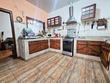 VENTA CASA 7 AMBIENTES PILETA GRAL RODRIGUEZ