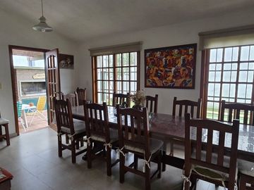 Venta casa 3 dormitorios pileta parque Fisherton