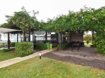 VENTA CASA 3 DORMITORIOS PILETA PUERTO PARAISO