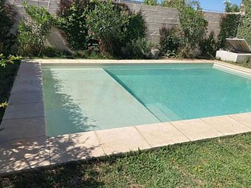 Casa 2 Dormitorios Jardín y Pileta Campiñas Piñero