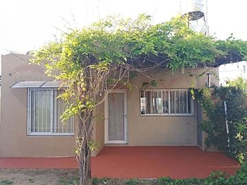 Casa 2 Dormitorios Jardín y Pileta Campiñas Piñero