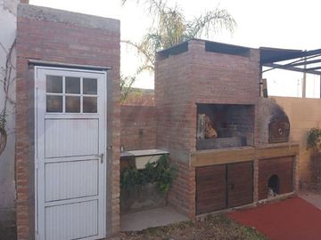 Casa 2 Dormitorios Jardín y Pileta Campiñas Piñero
