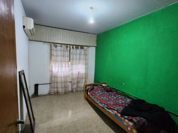 Casa 2 dormitorios, cochera,fondo parquizado Perez