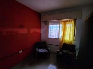 Casa 2 dormitorios, cochera,fondo parquizado Perez