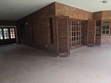 Venta Casa 4 dormitorios, jardín cochera Fisherton