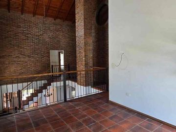 Venta Casa 4 dormitorios, jardín cochera Fisherton