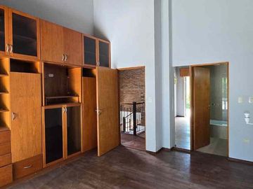 Venta Casa 4 dormitorios, jardín cochera Fisherton