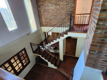 Venta Casa 4 dormitorios, jardín cochera Fisherton