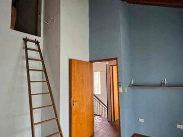 Venta Casa 4 dormitorios, jardín cochera Fisherton