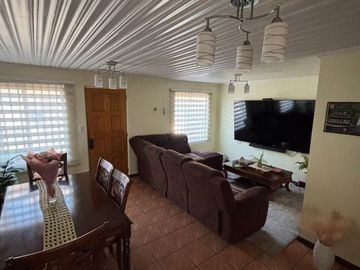 SE  VENDE CASA EN PASAJE LLEU LLEU