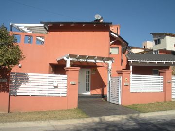 VENTA CASA 3 DORMITORIOS PILETA VILLA DEL LAGO