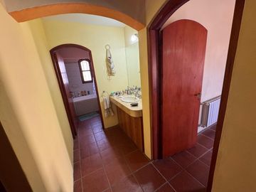 VENTA CASA 3 DORM Y ESCRITORIO NUEVO POETA C/PILET