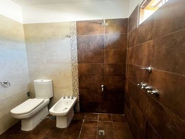 VENTA CASA 4 DORMITORIOS MALVINAS ARGENTINAS