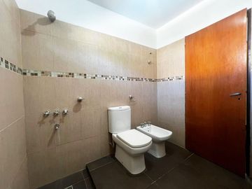 VENTA CASA 4 DORMITORIOS MALVINAS ARGENTINAS