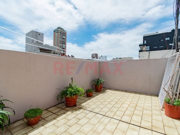 VENTA- depto con balcón corrido y patio propio