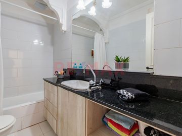 VENTA- depto con balcón corrido y patio propio
