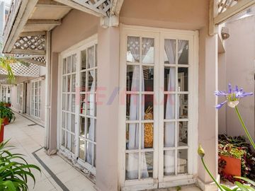 VENTA- depto con balcón corrido y patio propio