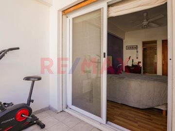 VENTA DEPTO 4 AMB + ESCRITORIO EN CABALLITO, COCH.