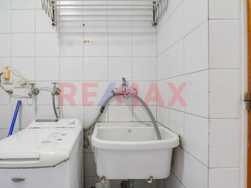 VENTA DEPTO 4 AMB + ESCRITORIO EN CABALLITO, COCH.
