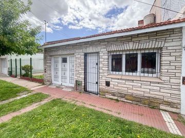VENTA PH 2 AMBIENTES + COCHERA+PATIO, REFACCIONADO