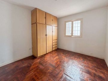 VENTA PH 2 AMBIENTES + COCHERA+PATIO, REFACCIONADO
