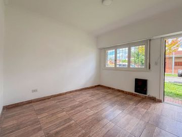 VENTA PH 2 AMBIENTES + COCHERA+PATIO, REFACCIONADO