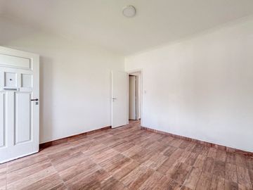 VENTA PH 2 AMBIENTES + COCHERA+PATIO, REFACCIONADO