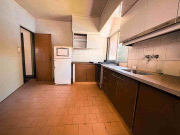 Venta Casa 3 amb. con parque de 3.000 m² y quincho