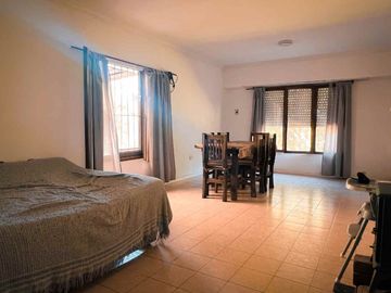 Venta Casa 3 amb. con parque de 3.000 m² y quincho