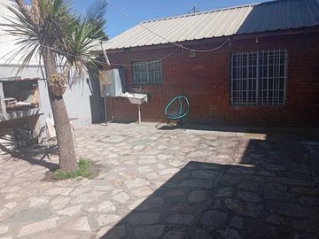VENTA CASA MAS DOS  DEPARTAMENTOS  PUNTA MOGOTES