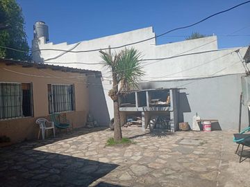 VENTA CASA MAS DOS  DEPARTAMENTOS  PUNTA MOGOTES