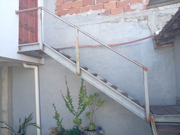 VENTA CASA MAS DOS  DEPARTAMENTOS  PUNTA MOGOTES