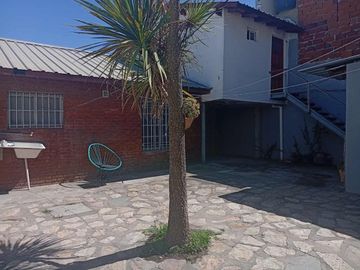 VENTA CASA MAS DOS  DEPARTAMENTOS  PUNTA MOGOTES
