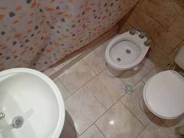 VENTA CASA MAS DOS  DEPARTAMENTOS  PUNTA MOGOTES