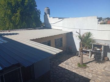 VENTA CASA MAS DOS  DEPARTAMENTOS  PUNTA MOGOTES