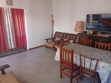 VENTA CASA MAS DOS  DEPARTAMENTOS  PUNTA MOGOTES