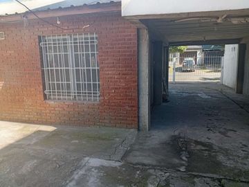 VENTA CASA MAS DOS  DEPARTAMENTOS  PUNTA MOGOTES