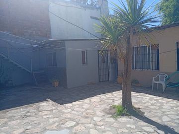 VENTA CASA MAS DOS  DEPARTAMENTOS  PUNTA MOGOTES