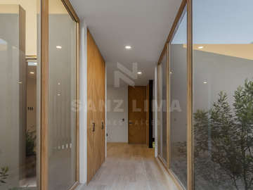 Altozano: Residencia con arquitectura de autor y alberca privada