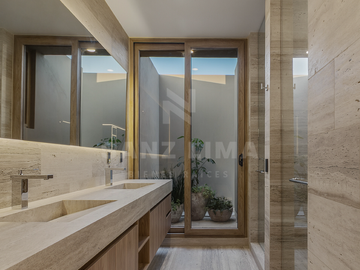 Altozano: Residencia con arquitectura de autor y alberca privada